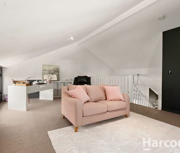 Easy Living with a Private Garden Retreat - Photo 6