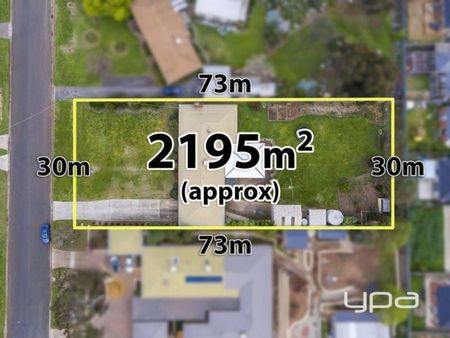 LARGE FAMILY HOME IN MADDINGLEY - Photo 4