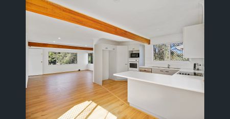 Cozy Dual Family Living in Woodridge, QLD! - Photo 3