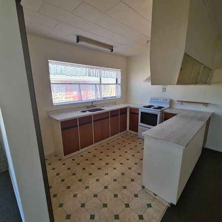 2 bedrooms and study in Central Lower Hutt - Photo 5