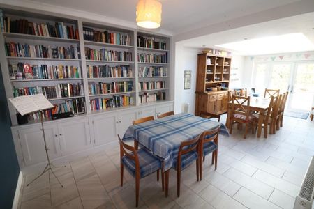 5 bedroom semi-detached house to rent - Photo 3