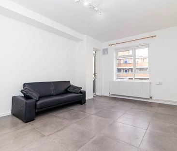 Newly refurbished 3 bedroom flat in Old Street - Photo 6