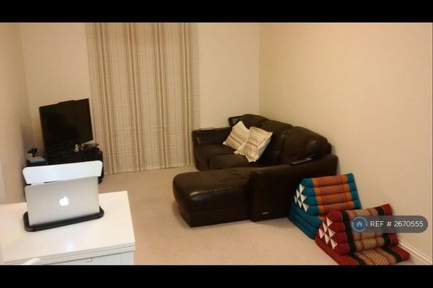 2 bedroom flat to rent - Photo 1
