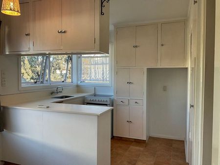 Near Memorial Ave, 5min walk to Burnside High - Photo 4