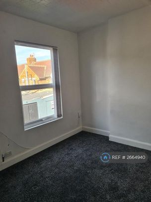 2 bedroom end of terrace house to rent - Photo 1