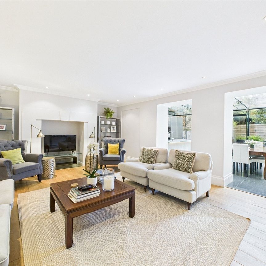 Portland Terrace, The Green, Richmond, Surrey, TW9 - Photo 1