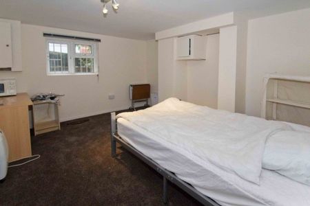 3 Bed - Quarry Mount Terrace , Woodhouse , Leeds - Photo 5