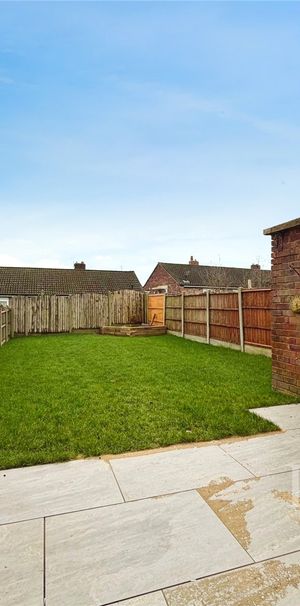 house to rent Gilbert Avenue, Tividale, Oldbury, West Midlands, B69 - Photo 1