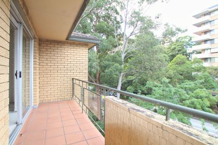 Spacious Apartment with Leafy Outlook ** Available 15/11/25 ** - Photo 4