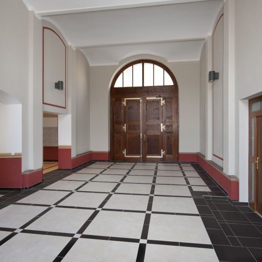 Wunderschöne 2-Zimmer-Wohnung im sanierten Fabrikgebäude mit Balkon! - Photo 1