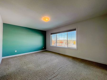 Spacious 5 Bed 4 Bath Home In South Terwillegar | Double Garage | Fire Pit - Photo 2