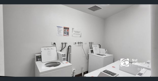 Furnished Studio Apartment – Prime North Melbourne Location - Photo 1