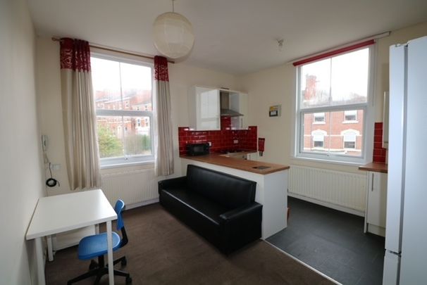 2 Bedroom Apartment To Rent in Nottingham - Photo 1