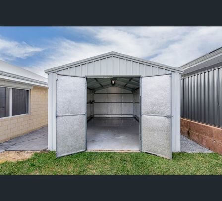 21 Claystone Loop, Piara Waters, WA 6112 - Photo 1