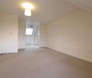 Locking Drive Kingsway, Quedgeley, Gloucester, Gloucestershire, GL2 - Photo 4