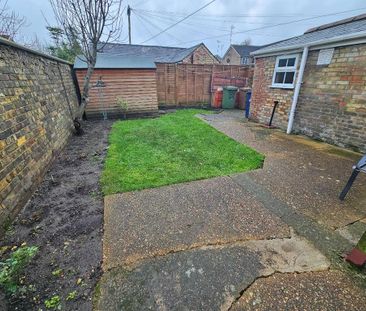 1 bedroom semi-detached house to rent - Photo 2