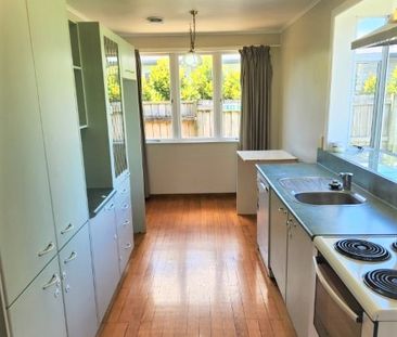 Spacious Family Home in Prime Location – Vardon This tidy three-bed... - Photo 6