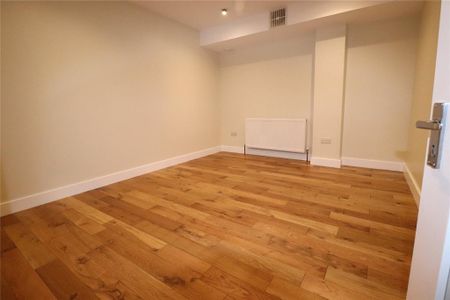 6 bedroom detached house to rent - Photo 4