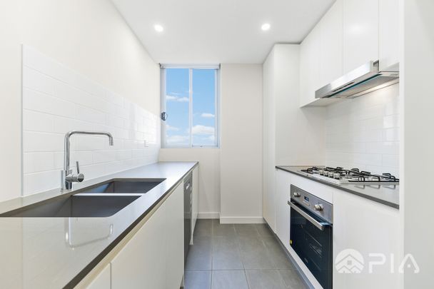 Apartment Beside Holroyd Park – Exceptional Lifestyle Opportunity - Photo 1