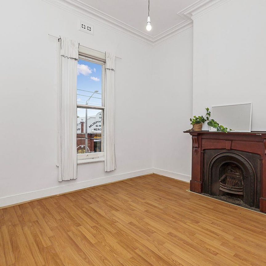 Shop Top Apartment - Photo 1