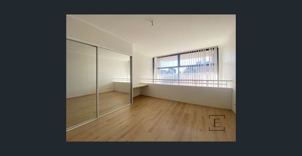 MODERN SPLIT LEVEL APARTMENT IN HEART OF NEWTOWN!! - Photo 1