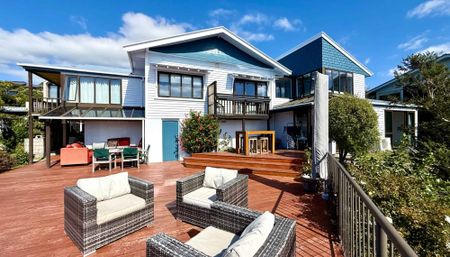 FULLY FURNISHED LARGE FAMILY HOME WITH OCEAN VIEWS! - Photo 4