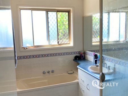 🏡Lowset Brick Home Looking For New Tenants! - Photo 3