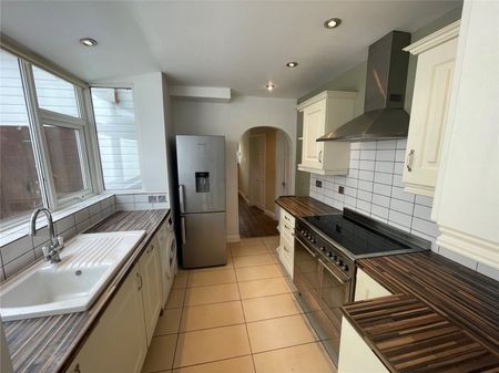 Tilstone Avenue, Eton Wick, Windsor,SL4 - Photo 3