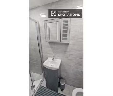 Private ensuite room to rent in Drumcondra, Dublin - Photo 4