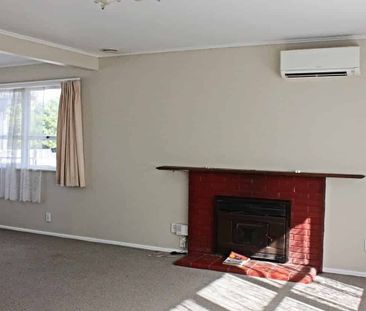 3-Bedroom Home for Rent – Pakuranga - Photo 1