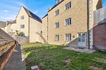 Middle Mead, Cirencester, Gloucestershire, GL7 - Photo 5