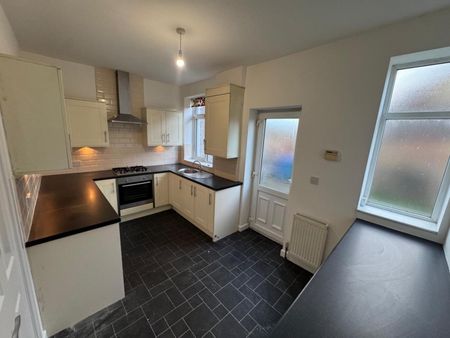 3 bedroom House To Let Total Size: 948 SQ FT - Photo 2