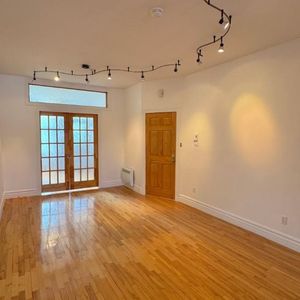 SUPER BEL APPARTEMENT RÉNOVÉ STYLE LOFT DANS LE SECTEUR DE ROSEMONT, DISPONIBLE MAINTENANT - SEMI MEUBLÉ. - Photo 2