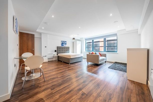 Studio to rent - Photo 1