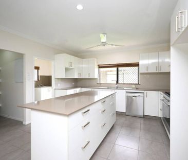 Exceptional Fully Airconditioned & Tiled Family Entertainer - Photo 1