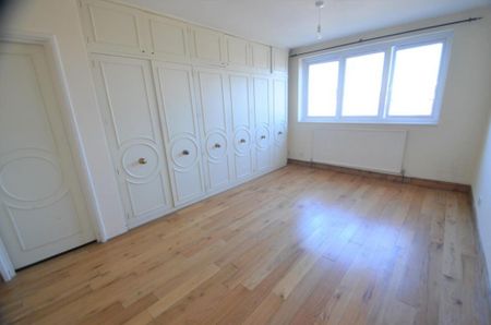 3 bedroom flat to rent - Photo 3