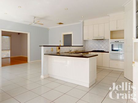 120 Grandview Road, Wheelers Hill - Photo 4