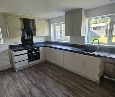 4 bedroom semi-detached house to rent - Photo 1