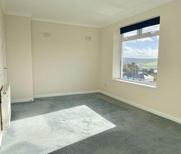 2 bedroom end of terrace house to rent - Photo 5