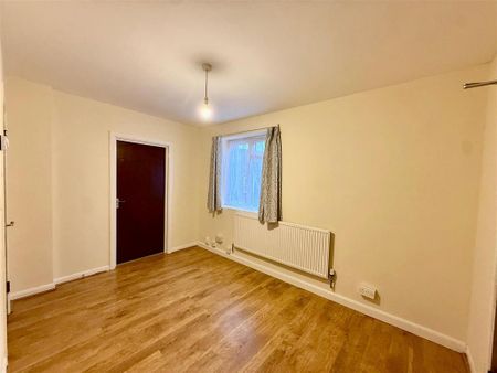 2 bedroom end of terrace house to rent - Photo 3