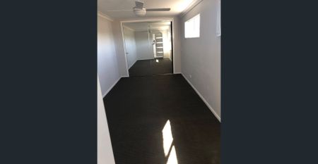 3 Bedroom Pet Friendly Ground Floor Unit - Photo 3