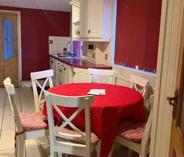 4 bedroom end of terrace house to rent - Photo 4