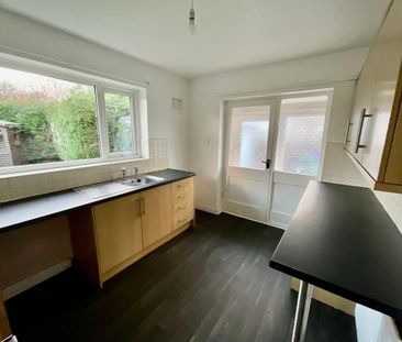 2 bedroom semi-detached bungalow to rent - Photo 3