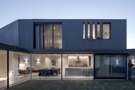 'Great George' by Graya: A Masterpiece of Design and Functionality - Beautifully Furnished Home! - Photo 2