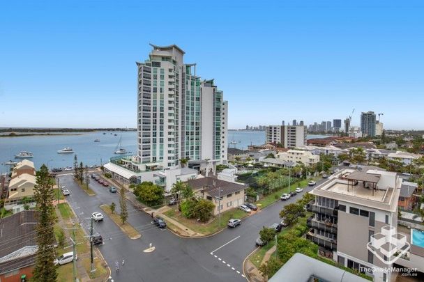 Exclusive 3-Bedroom Penthouse with Broadwater and Panorama Views - Photo 1