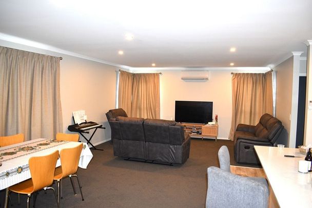 Nearly new, fully furnished 4-bedroom house - Photo 1