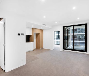 Stylish One-Bedroom Apartment with Stunning Mountain Views in Lyneham - Photo 1