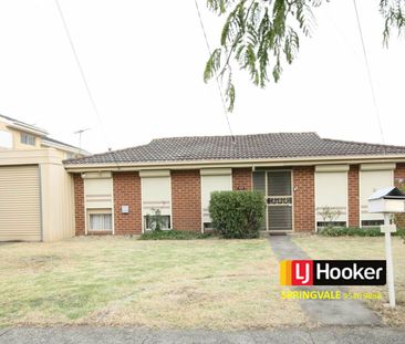 FOUR BEDROOM HOUSE - Photo 4