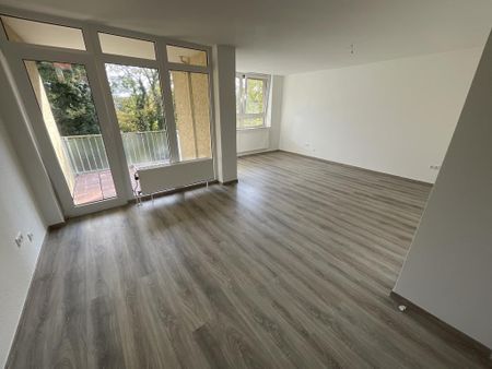 Helle, geräumige 3-ZKB-Balkonwohnung in Heppens zu vermieten! - Foto 3