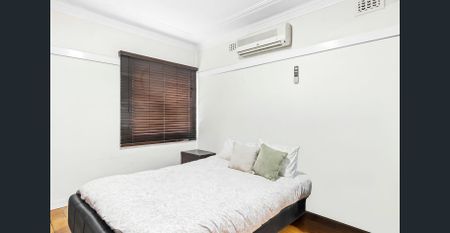 SPACIOUS FOUR BEDROOM HOME IN PRIME LOCATION ! - Photo 5